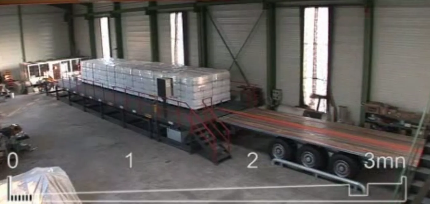 Tapis mobile glissant chargeant un camion