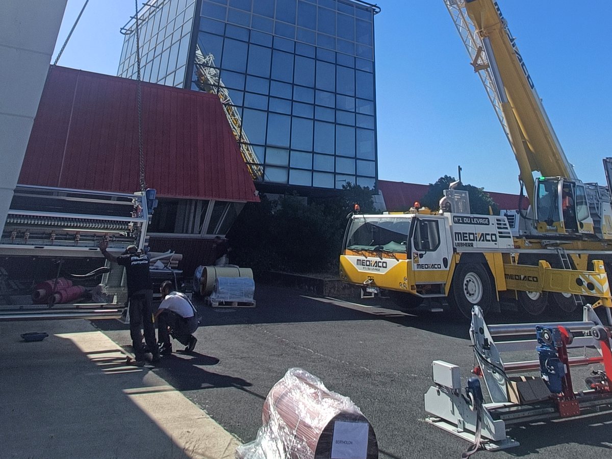 Grutage d’une machine lors d’un transfert