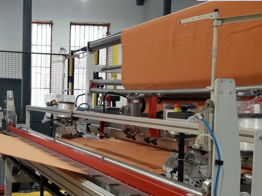 Machine de confection pour le linge de maison