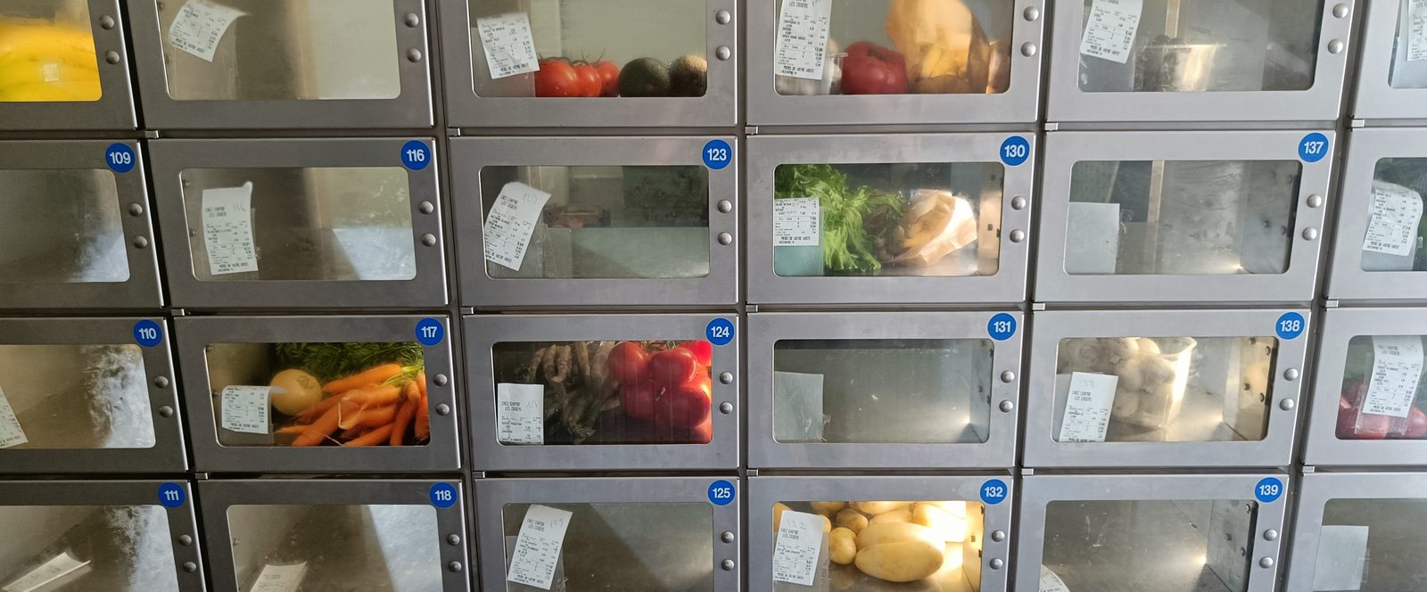 Magasin automatique à casiers pour la vente directe de produits fermiers